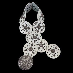Womens One Size White Leather Silver Tone Metal Studded Stud Medallion Belt Boho